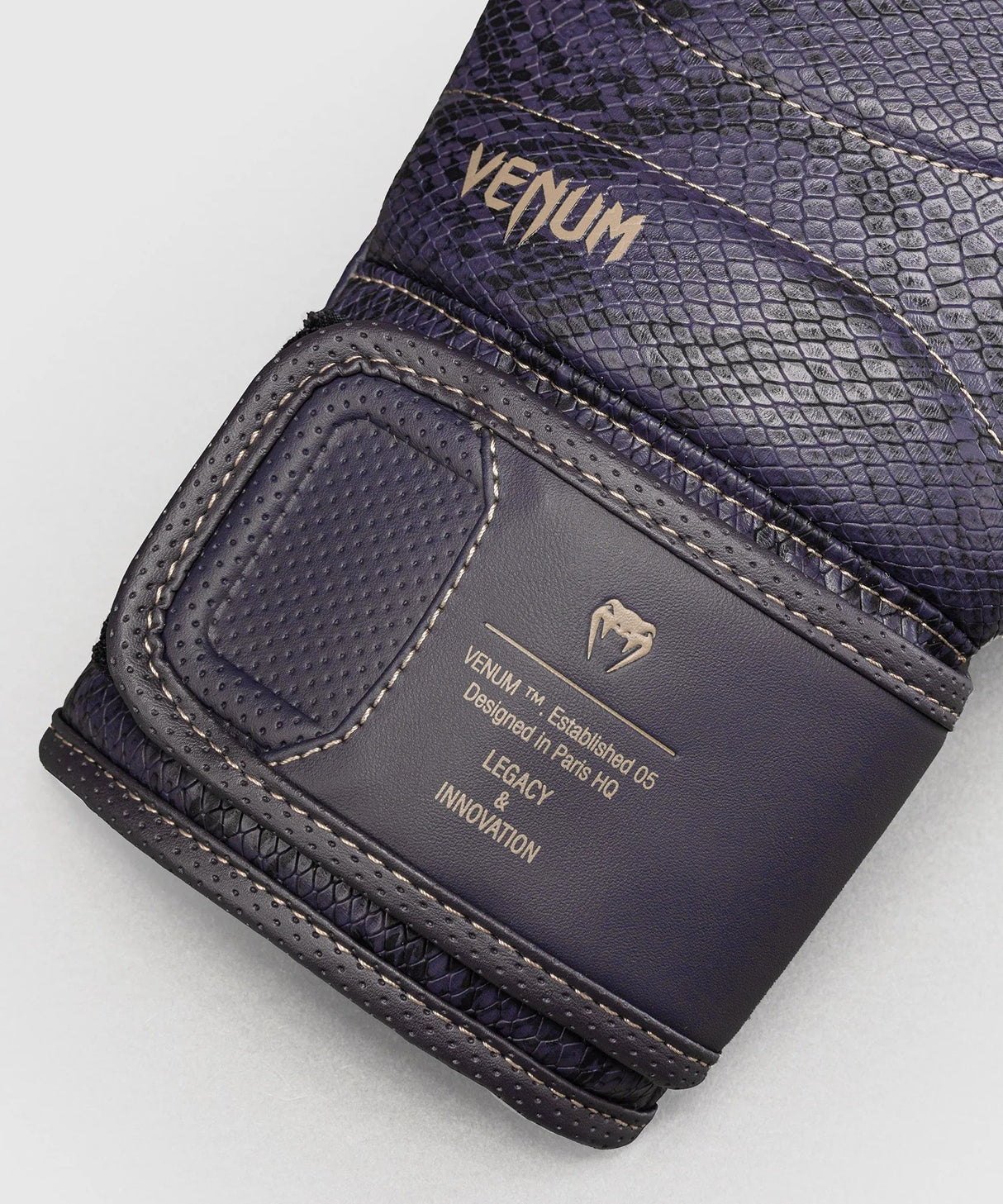 Boxerské rukavice Venum Impact Evo Scales - tmavě fialová, VENUM-05802-042