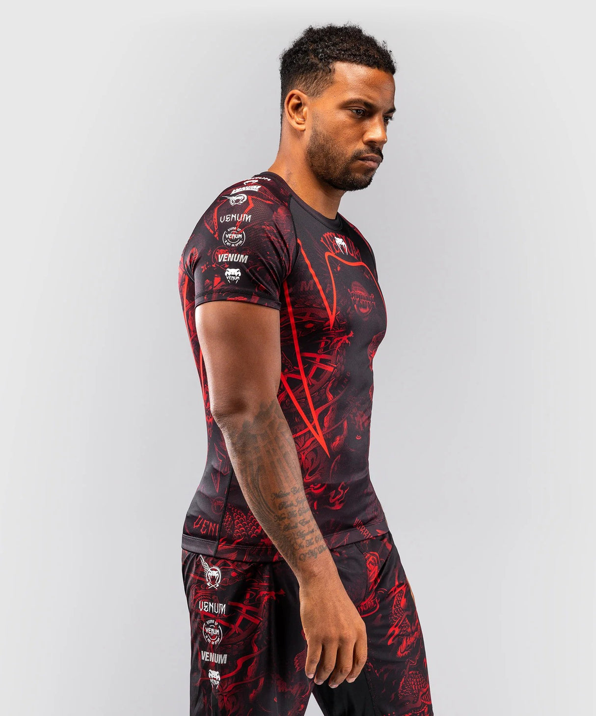 Rashguard Venum 20th Anniversary s krátkým rukávem - černá/červená, VENUM-06100-100