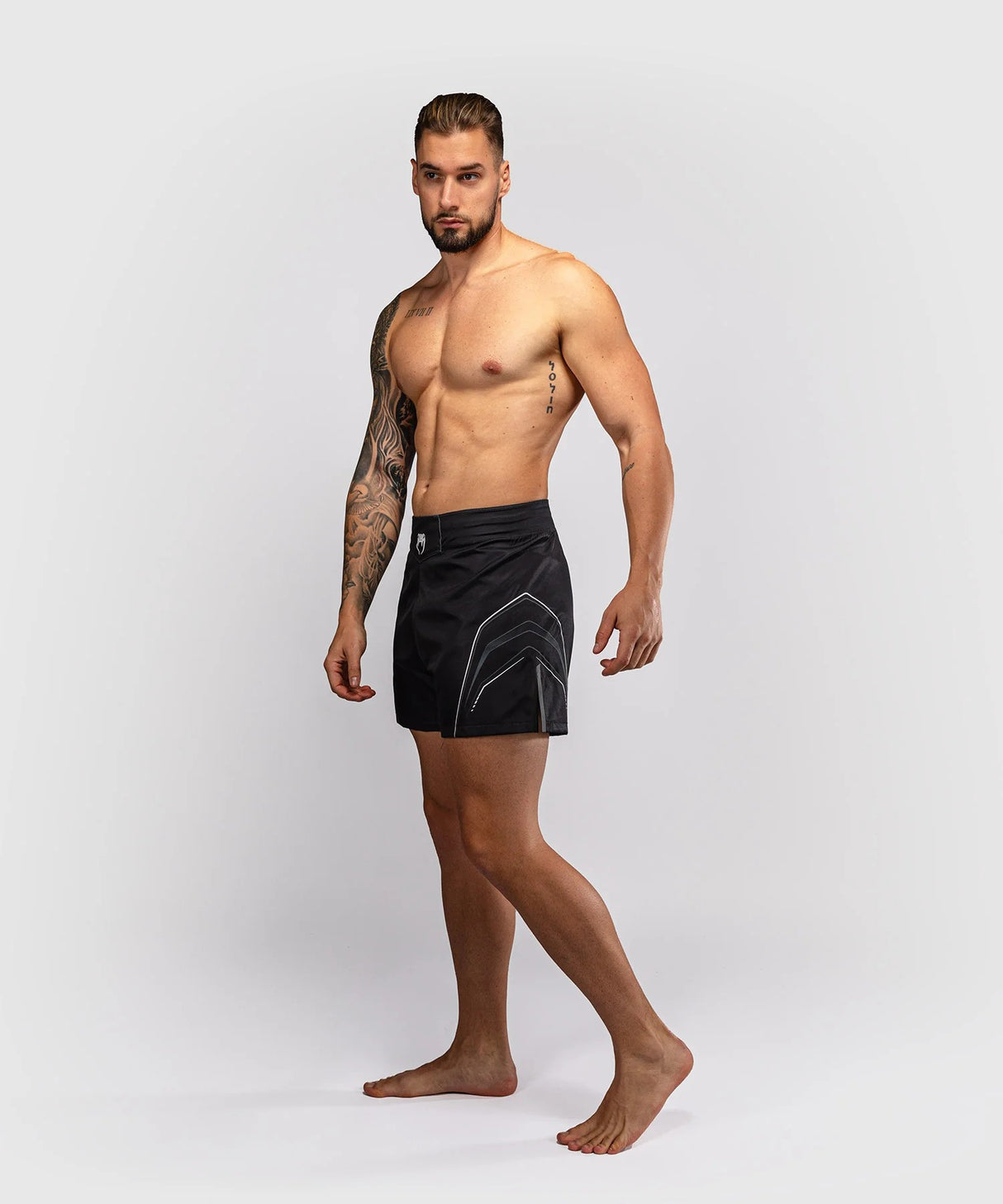 Fight šortky Venum Streamline - černá/bílá, VENUM-06299-108
