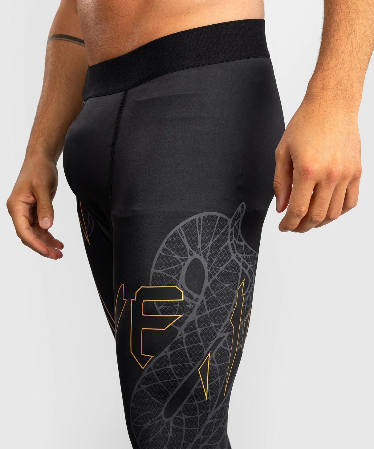 Venum Serpenti Pánské kompresní legíny - černá/zlatá, VENUM-05752-109