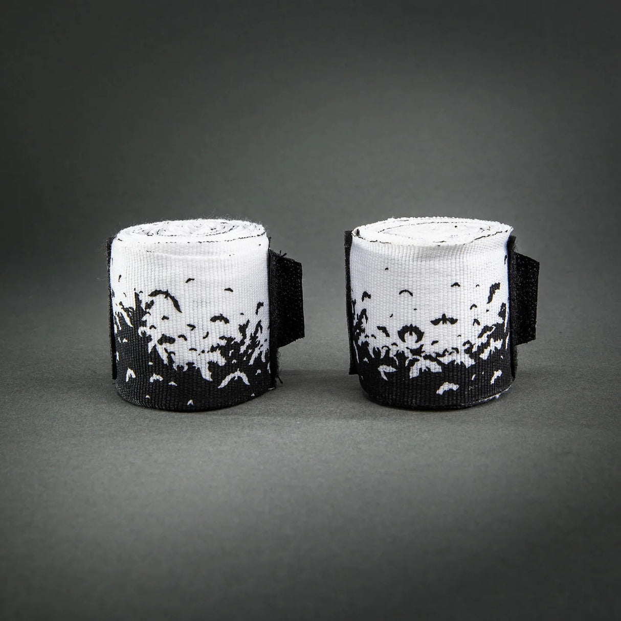 Venum Bats Night bandáže - bílá/černá, VENUM-05956-108