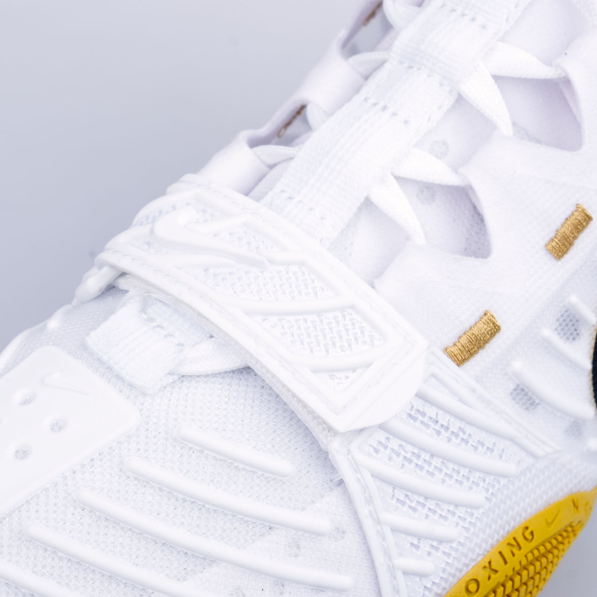 Box boty Nike HyperKO 3 - bílá/zlatá, HV6696100