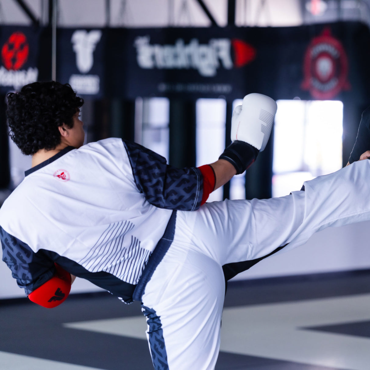 Fighter uniforma PRO - bílá/černá, FSCU-PRO-0102