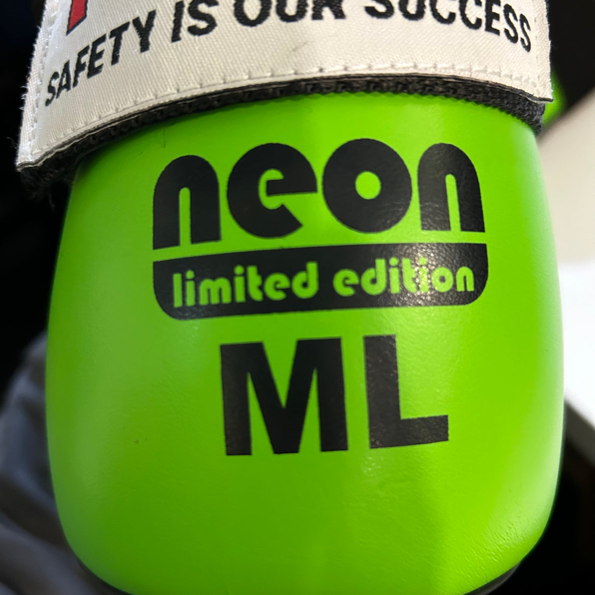 POŠKOZENÉ : Chrániče nohou Top Ten Fight - neon. zelená, 3069-5