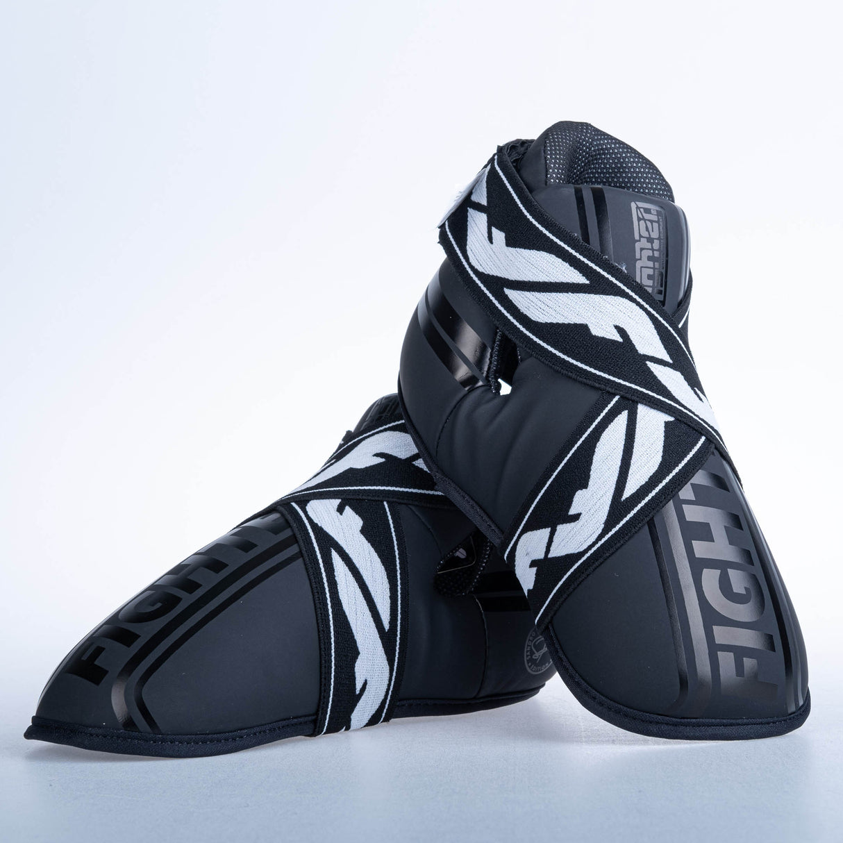 Chrániče nohou Fighter Stripe - SGP Edice - černá