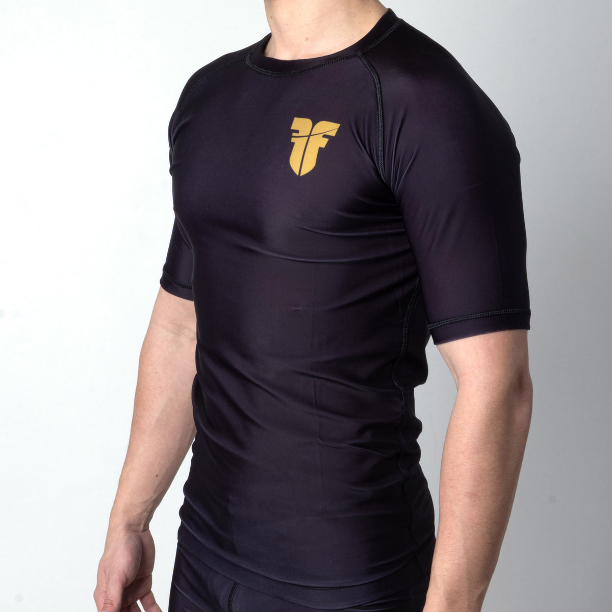 Fighter Rashguard s krátkým rukávem - černá/zlatá, RSG-PLN-SS-01