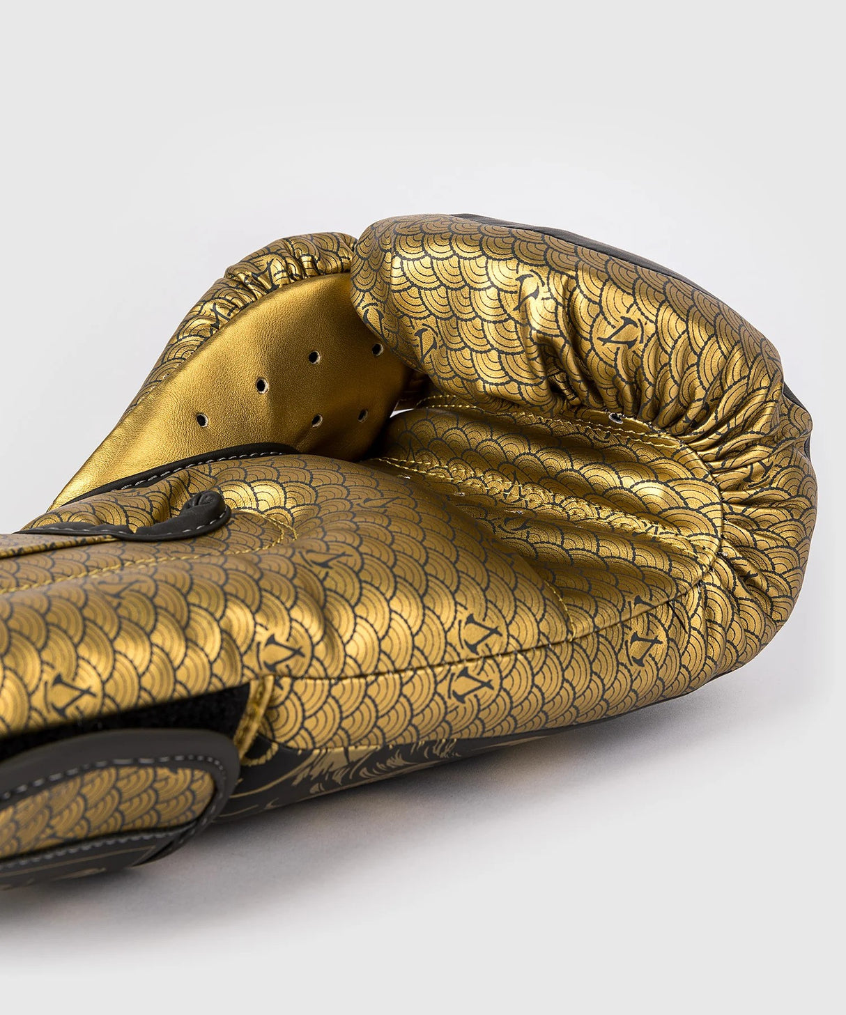 Boxerské rukavice Venum x Assassin’s Creed Shadows - zlatá, VENUM-05679-126