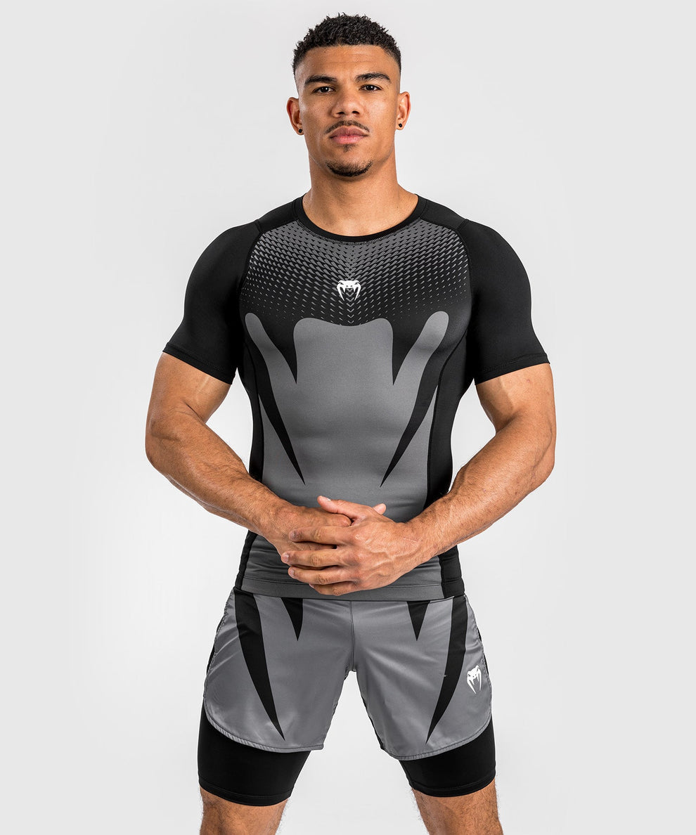 Venum rashguard s krátkým rukávem Attack - černá/šedá, VENUM-05210-001