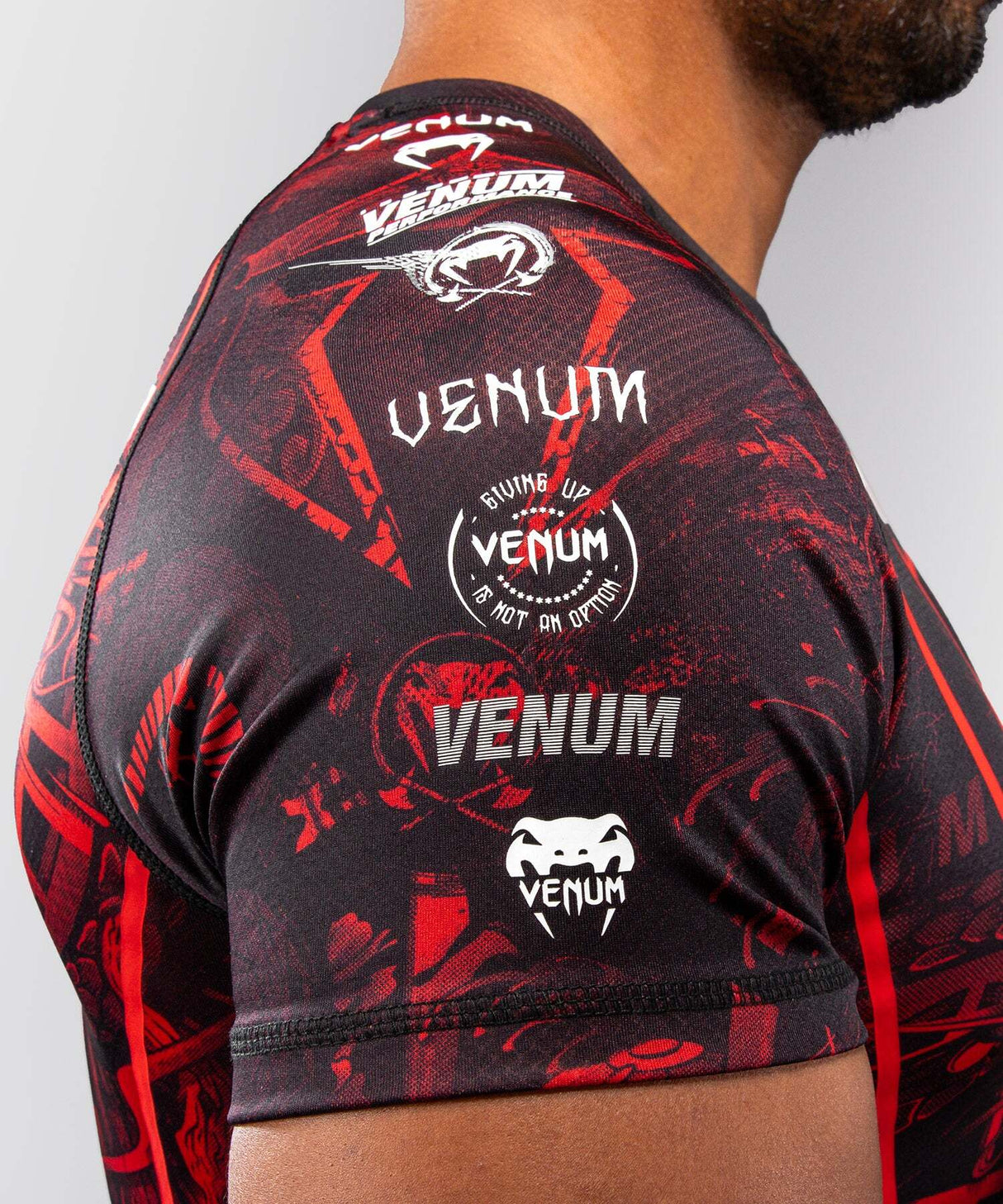 Rashguard Venum 20th Anniversary s krátkým rukávem - černá/červená, VENUM-06100-100