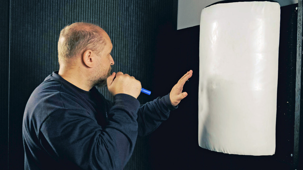 Půlkulatý štít TITAN pro obušek 2v1 - SCUTUM - bílá