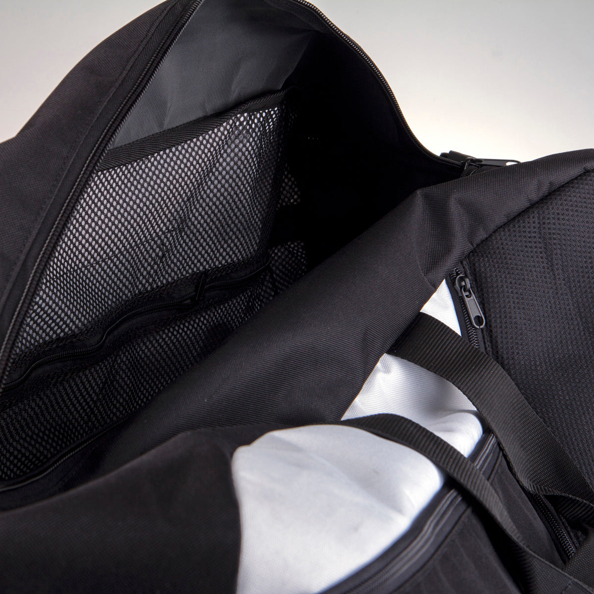 Sportovní taška FIGHTER kaligrafie - černá, FTS-01