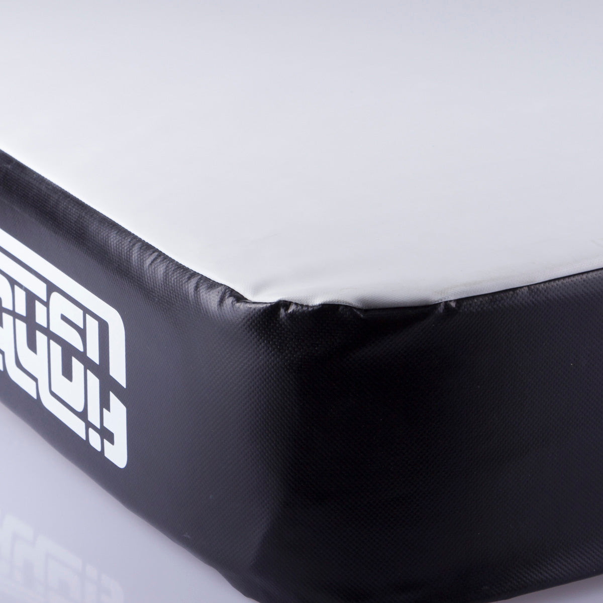 Taktický Štít FIGHTER BATON pro nácvik úderovými zbraněmi, FBTTS-001