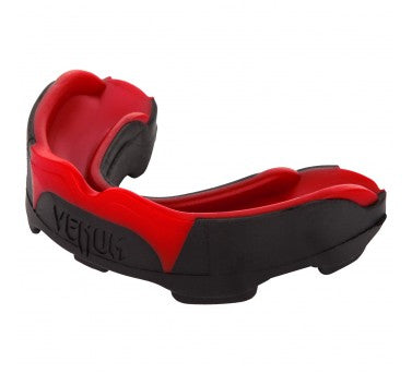 Venum chrániče zubů Predator, černá / červená, VENUM-0621-100