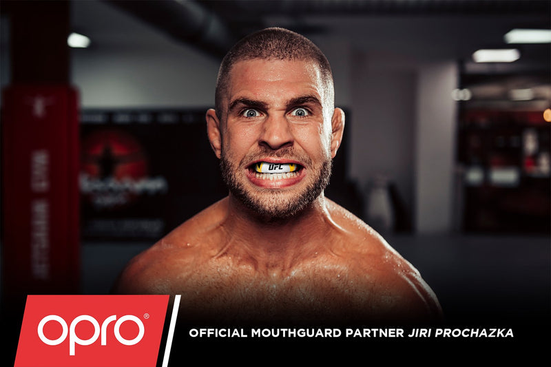 Chrániče zubů - OPRO UFC - GOLD level Junior - černá/zlatá, 2266001