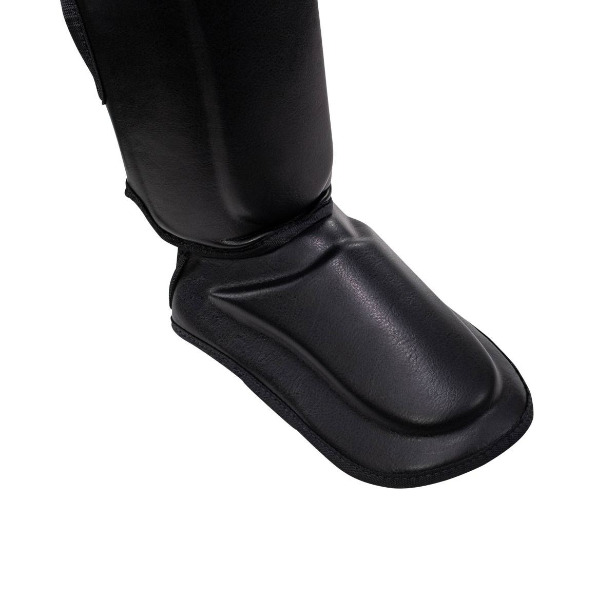 King Pro Boxing chrániče holení s nártem - černá/bílá, KPB/SGL 7