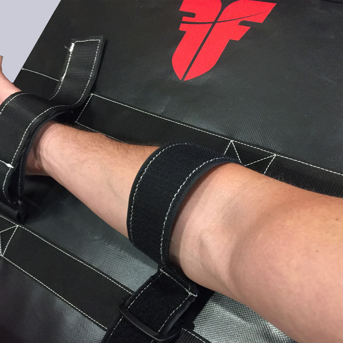 Taktický Štít FIGHTER BATON pro nácvik úderovými zbraněmi, FBTTS-001