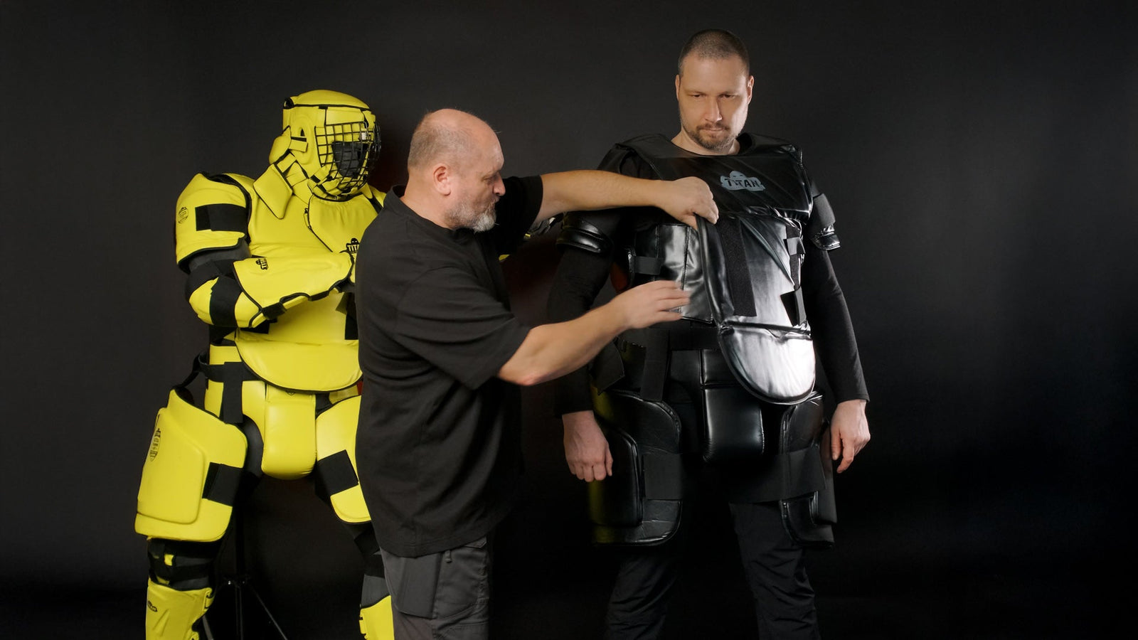 Taktický ochranný komplet TITAN: Chránič těla, stehen a suspenzor