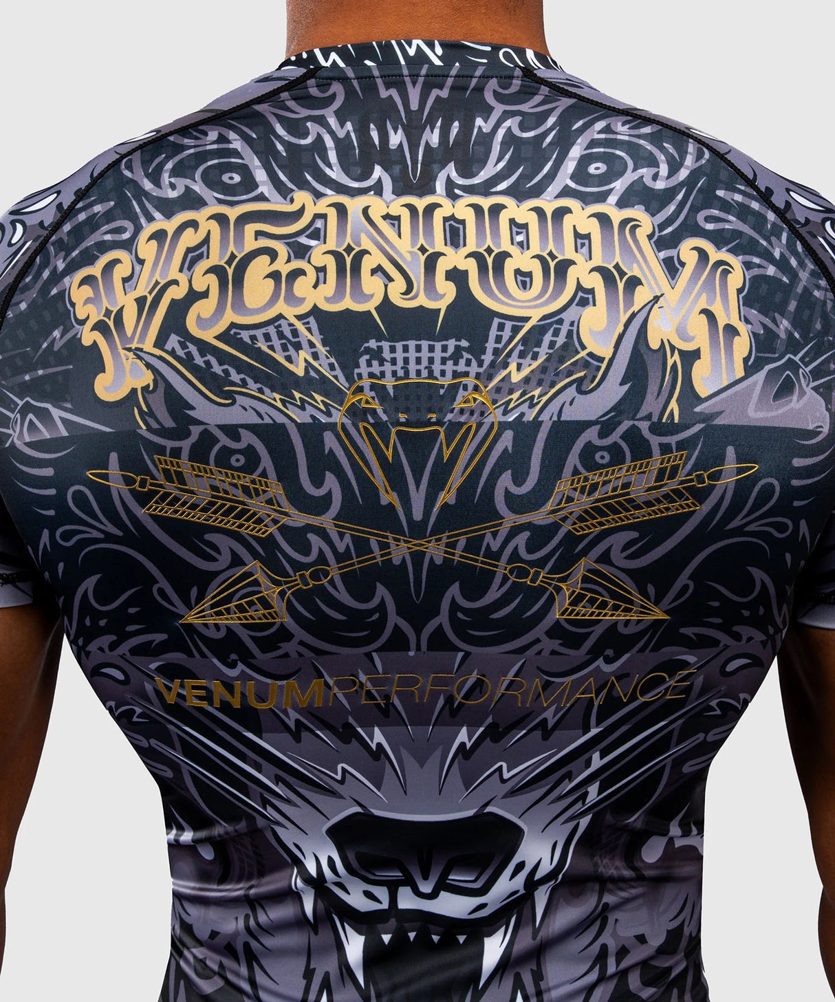 Rashguard Venum Wolf Atak s krátkým rukávem - černá/šedá, VENUM-06077-109