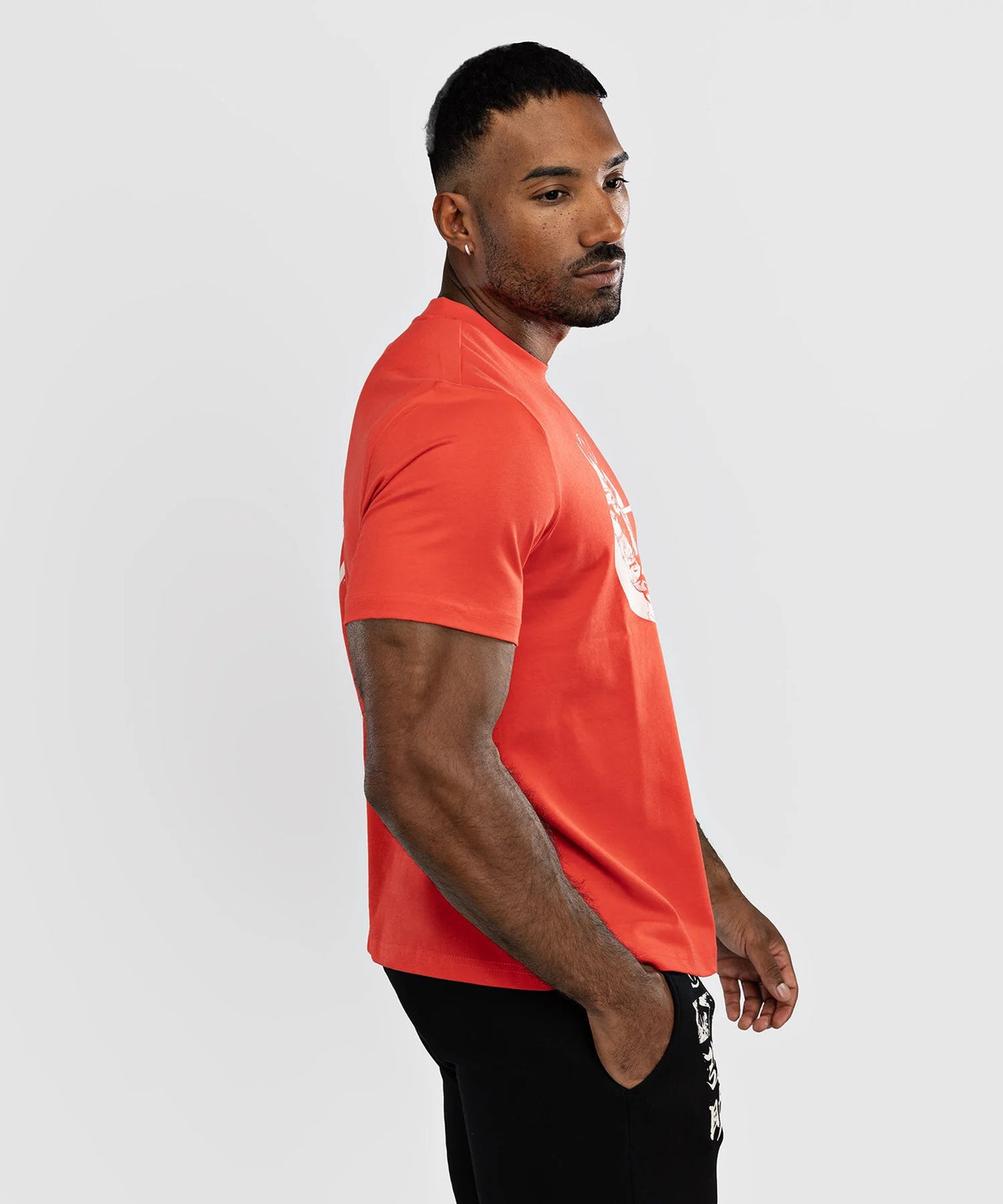 Triko Venum x Assassin's Creed: Shadows - červená, VENUM-05686-003