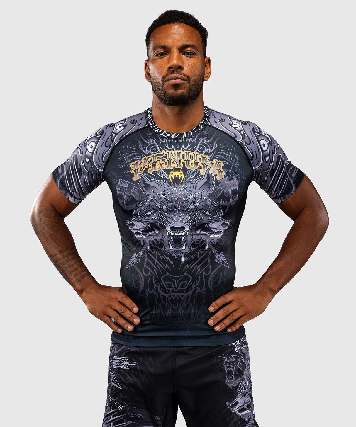 Rashguard Venum Wolf Atak s krátkým rukávem - černá/šedá, VENUM-06077-109