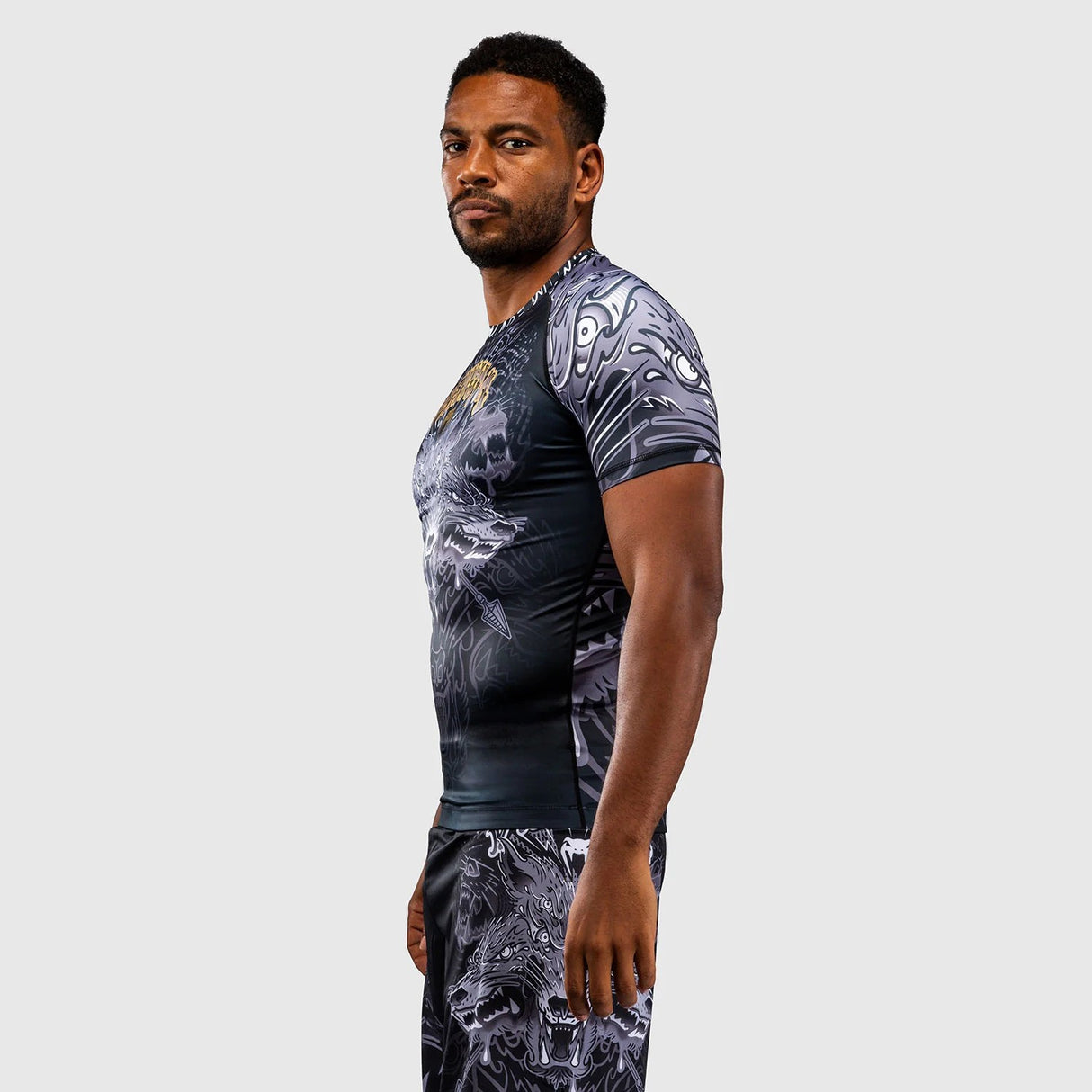 Rashguard Venum Wolf Atak s krátkým rukávem - černá/šedá, VENUM-06077-109
