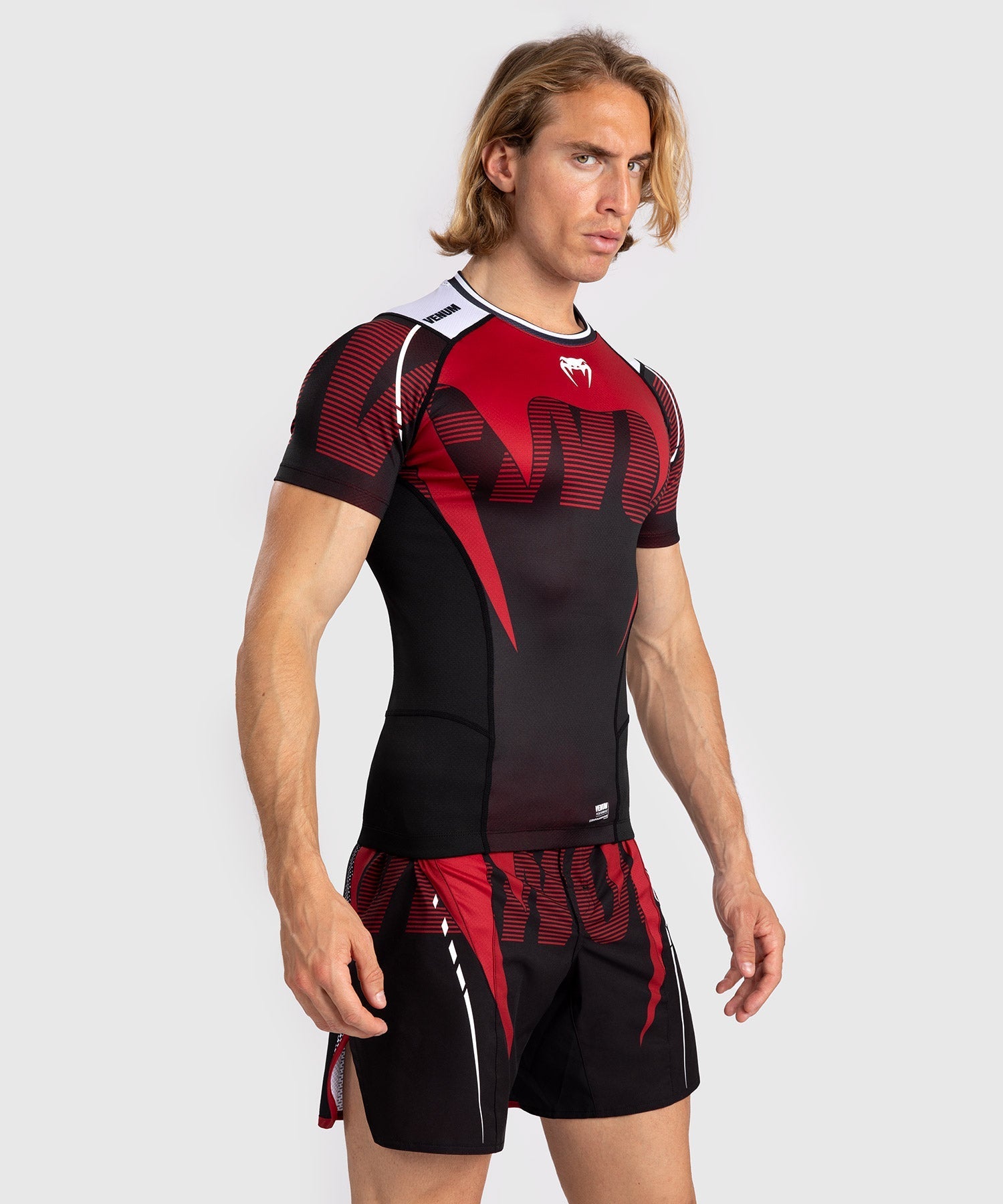 Venum rashguard s krátkým rukávem Adrenaline - černá/červená, VENUM-05176-100