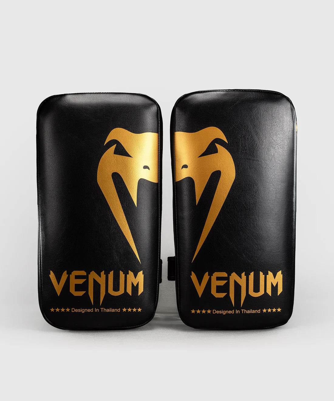 Lapy Venum Giant Kick, černá/zlatá, VENUM-1120-126