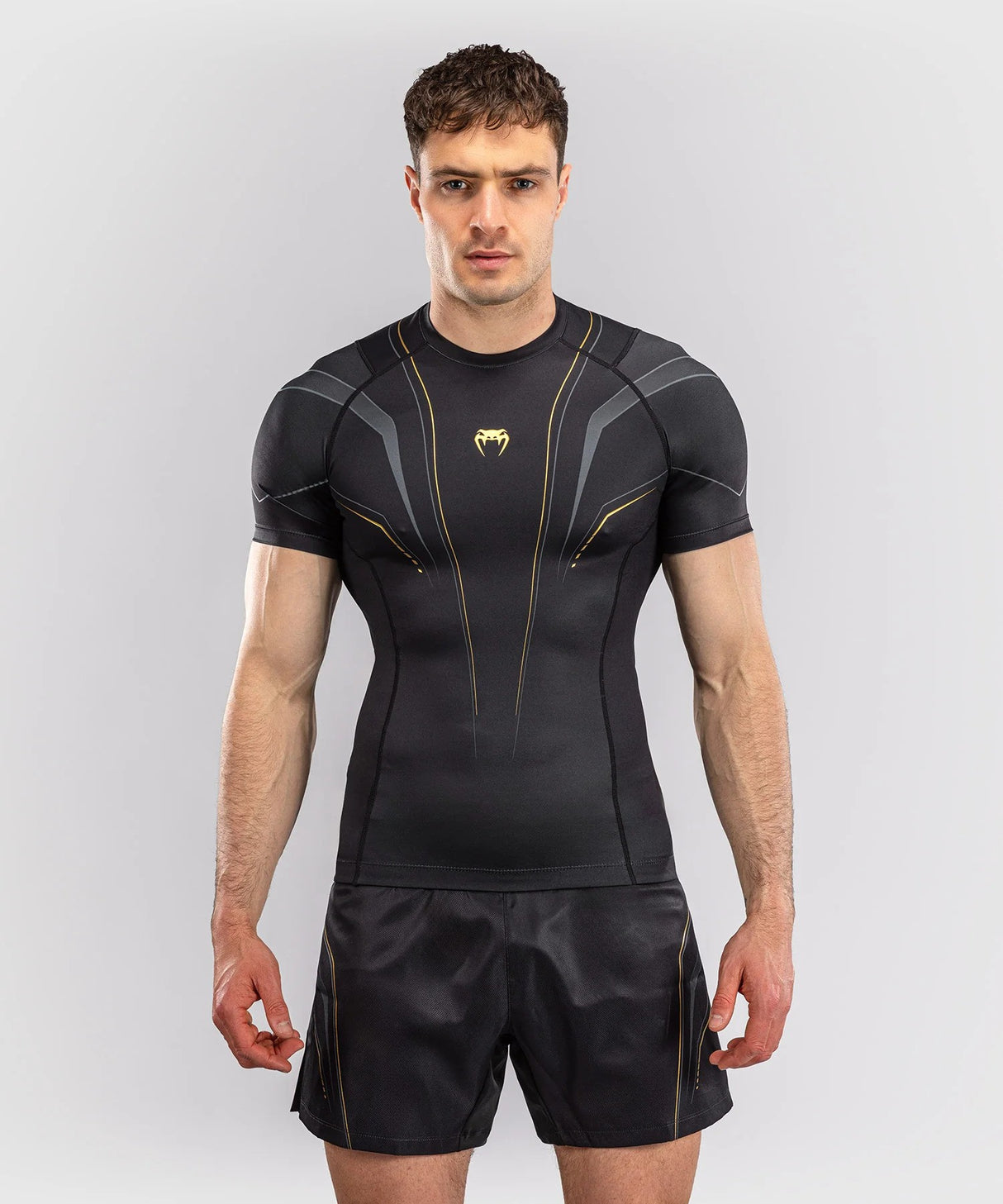 Rashguard Venum Streamline s krátkým rukávem - černá/zlatá, VENUM-06296-126