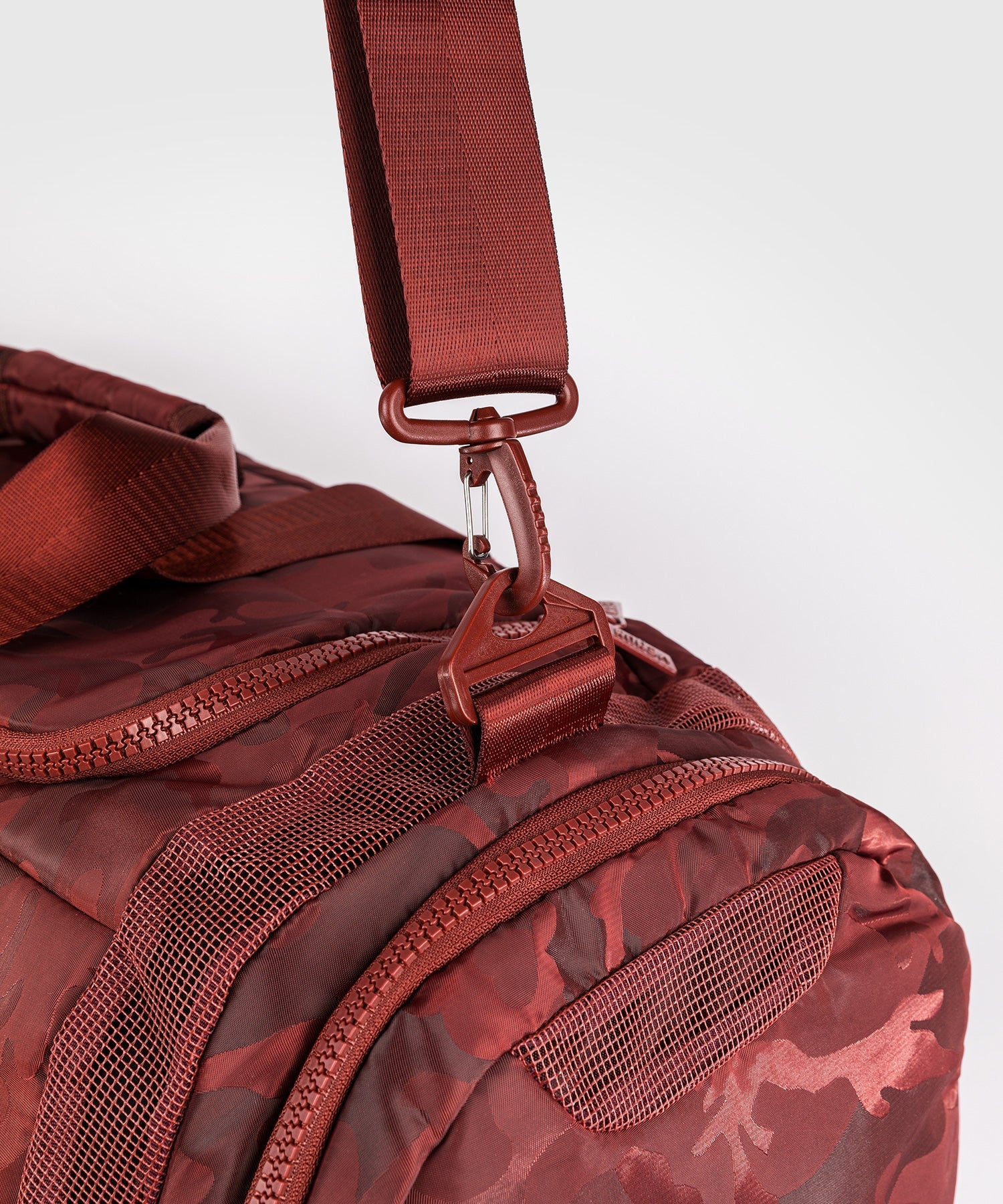 Venum Trainer Lite sportovní taška - červená/camo, VENUM-04954-631