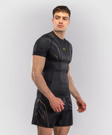 Rashguard Venum Streamline s krátkým rukávem - černá/zlatá, VENUM-06296-126