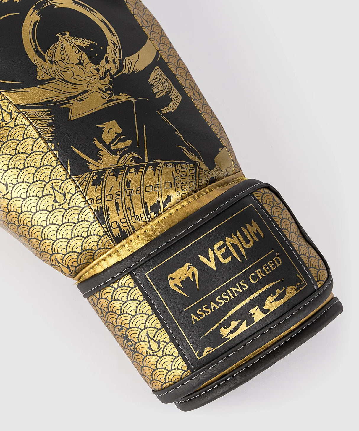 Boxerské rukavice Venum x Assassin’s Creed Shadows - zlatá, VENUM-05679-126