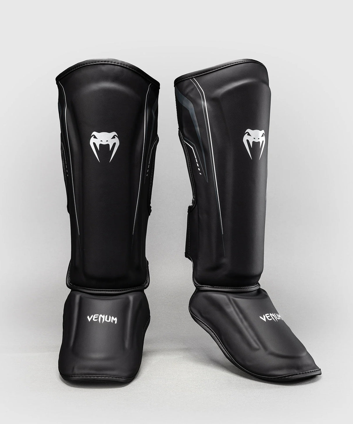 Venum Streamline chrániče holení - černá/bílá, VENUM-06305-108