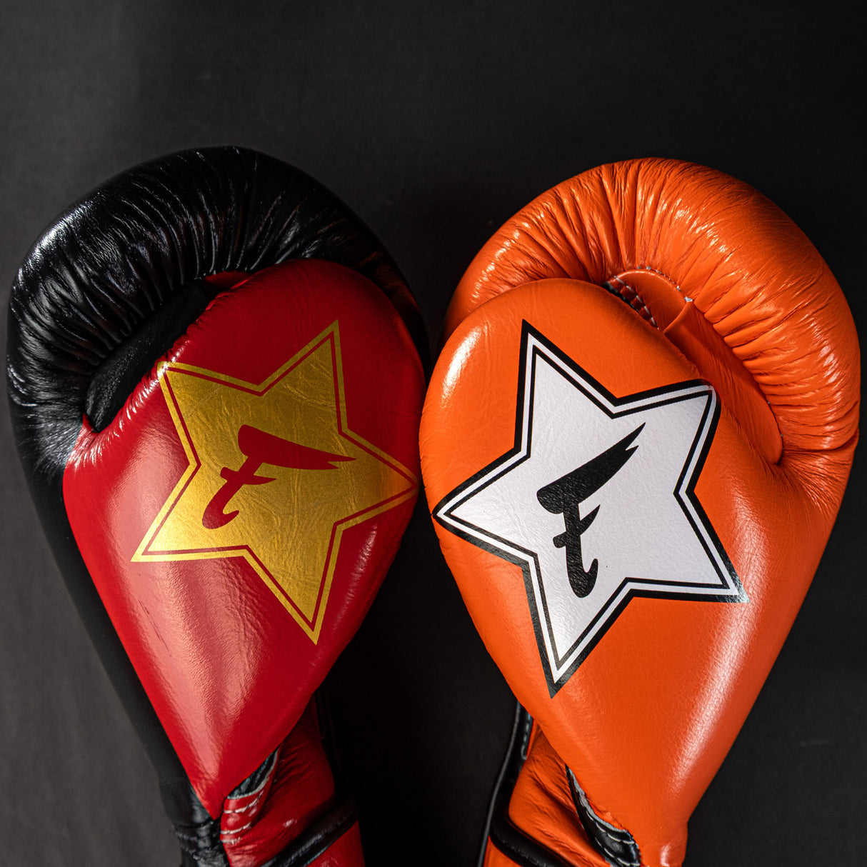 Fairtex boxerské rukavice Booster series - černá/červená, FXB BG V2 BK/RD/GD