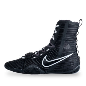 Boxerské boty Nike HyperKO 3 černá/bílá – boční profil vysoké boty s bílým logem Nike