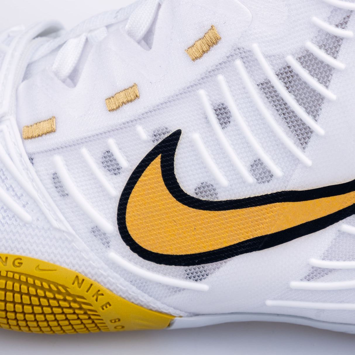 Box boty Nike HyperKO 3 - bílá/zlatá, HV6696100