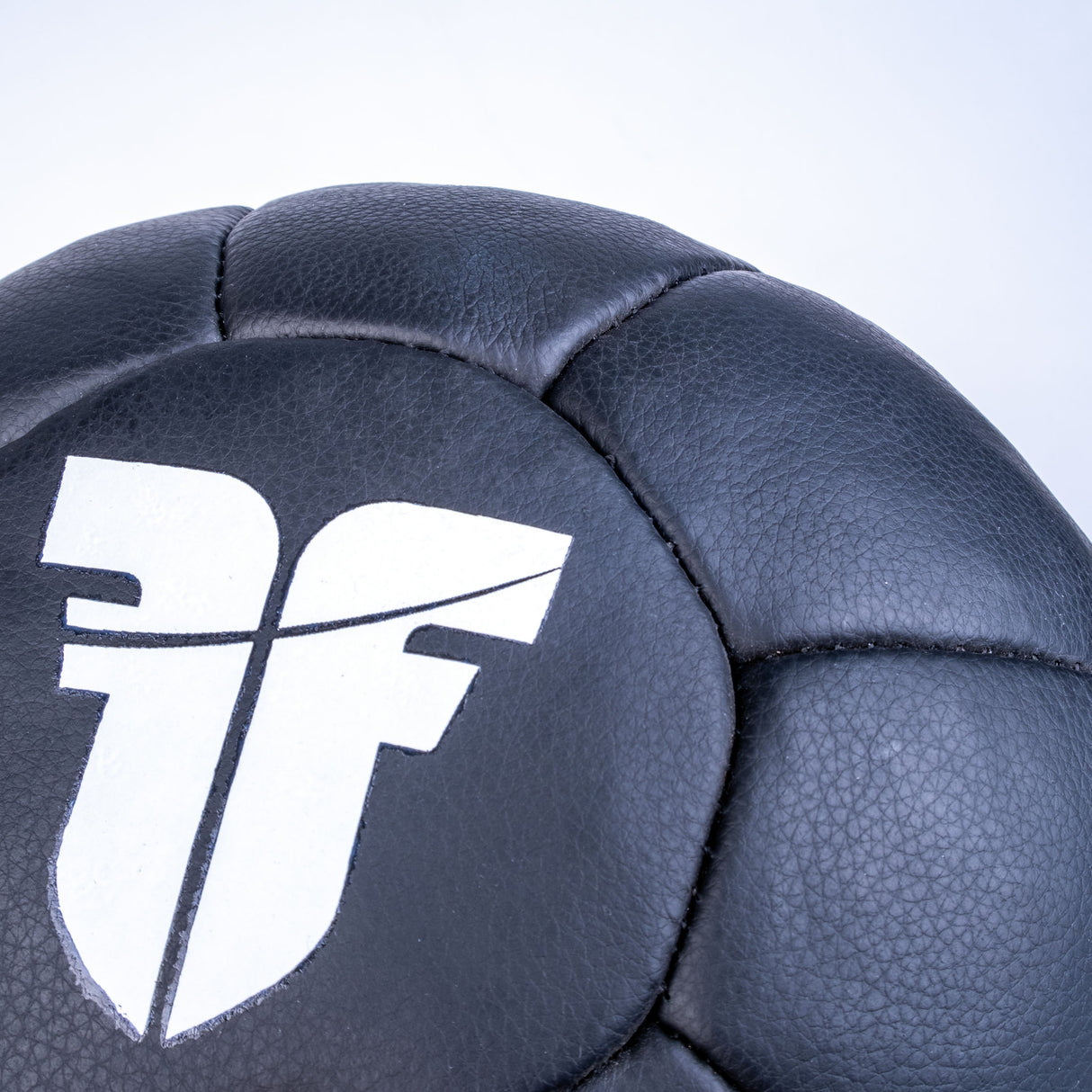 Kožený Medicinbal Fighter - černá, FMDCB-02