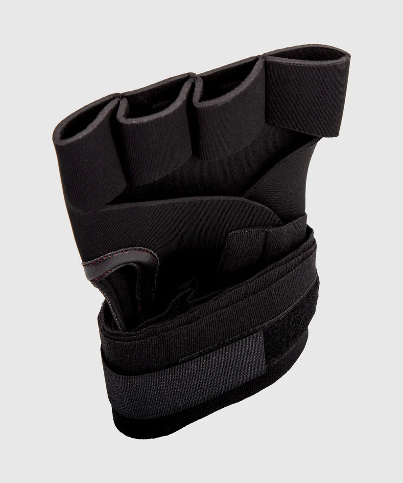 Venum Kontact gelové bandáže - černá/červená, VENUM-0181-100