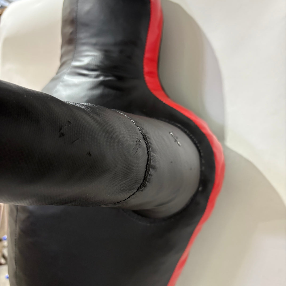 POŠKOZENÉ: Figurína - panák - dvounohá, černá/červená, 0127P2N-BP