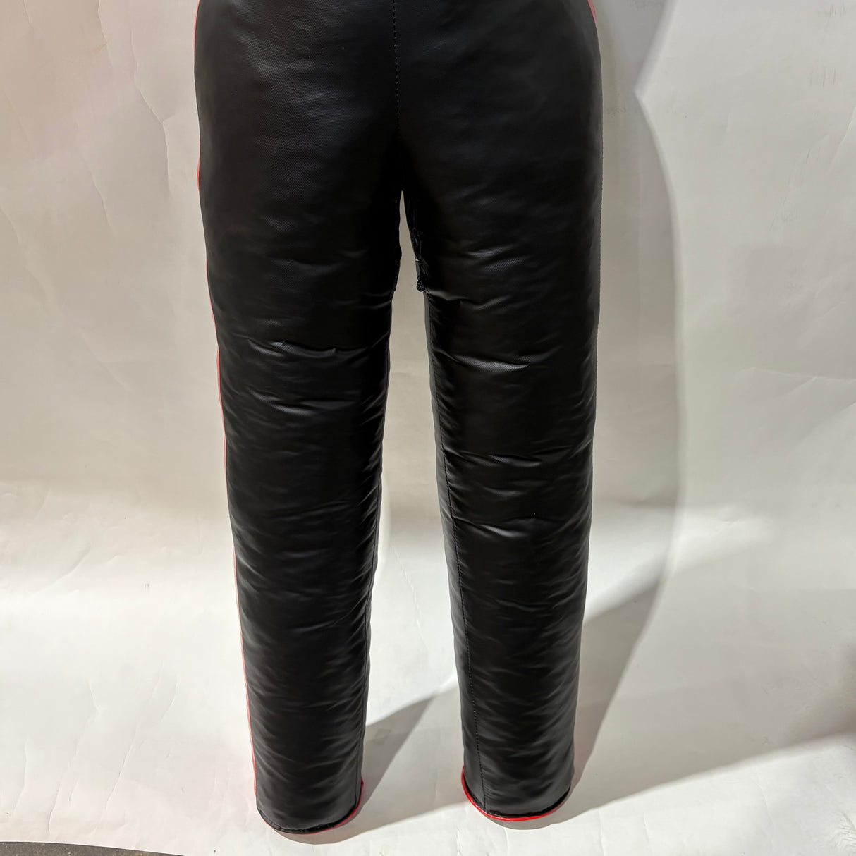 POŠKOZENÉ: Figurína - panák - dvounohá, černá/červená, 0127P2N-BP