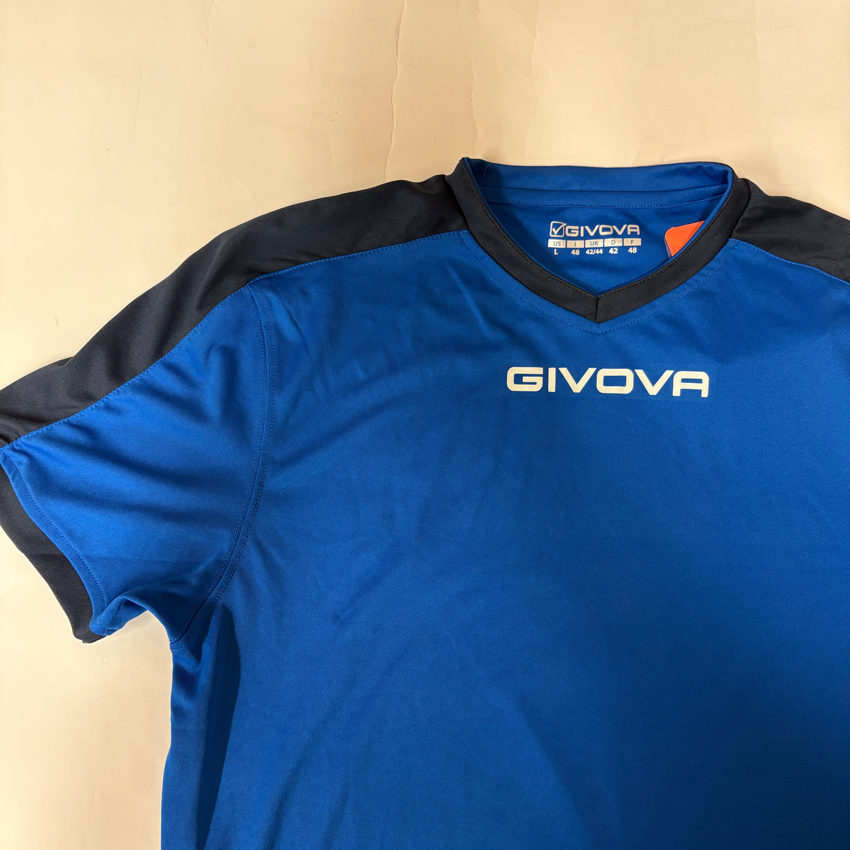 POŠKOZENÉ: Givova trička - různé barvy - L