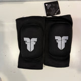 POŠKOZENÉ : Fighter chrániče loktů Reversible - černá/šedá, FKG-005BG