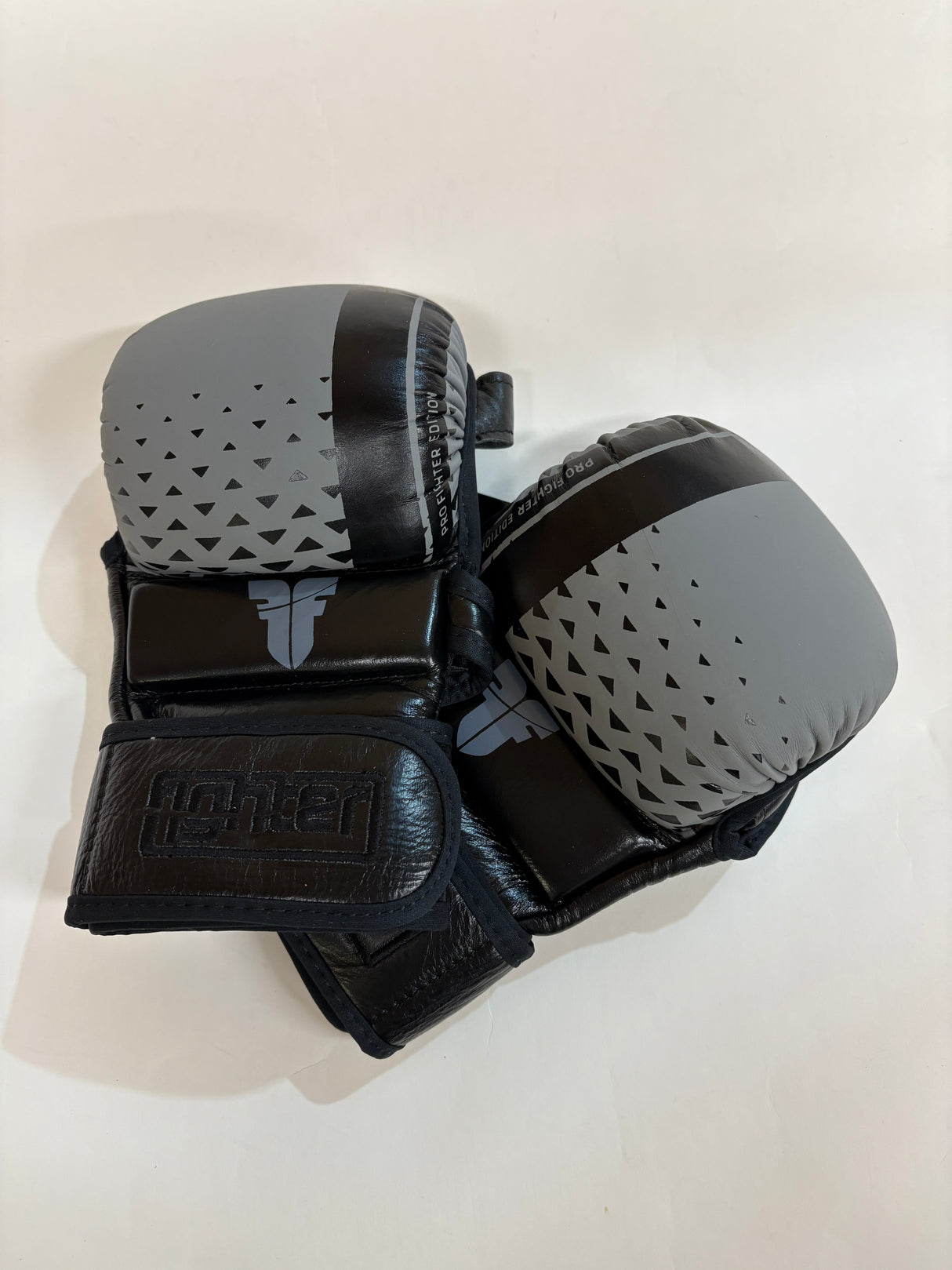 POŠKOZENÉ : Fighter MMA rukavice Pro - černá/šedá, FMGL-PRO-00