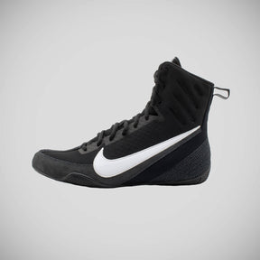 Boxerské boty Nike Machomai 3 černá/bílá – boční profil s bílým logem Nike