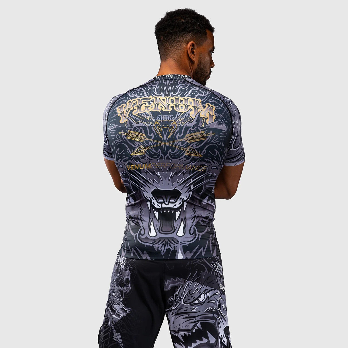 Rashguard Venum Wolf Atak s krátkým rukávem - černá/šedá, VENUM-06077-109