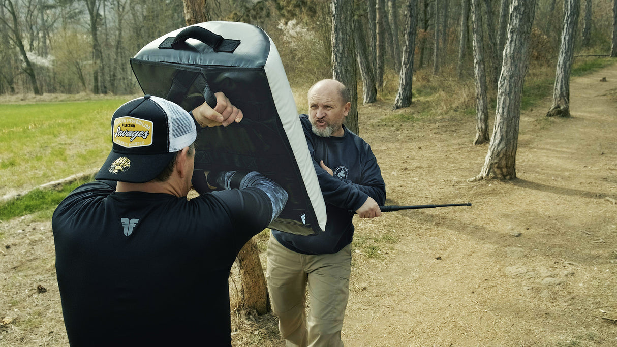 Půlkulatý štít TITAN pro obušek 2v1 - SCUTUM - bílá