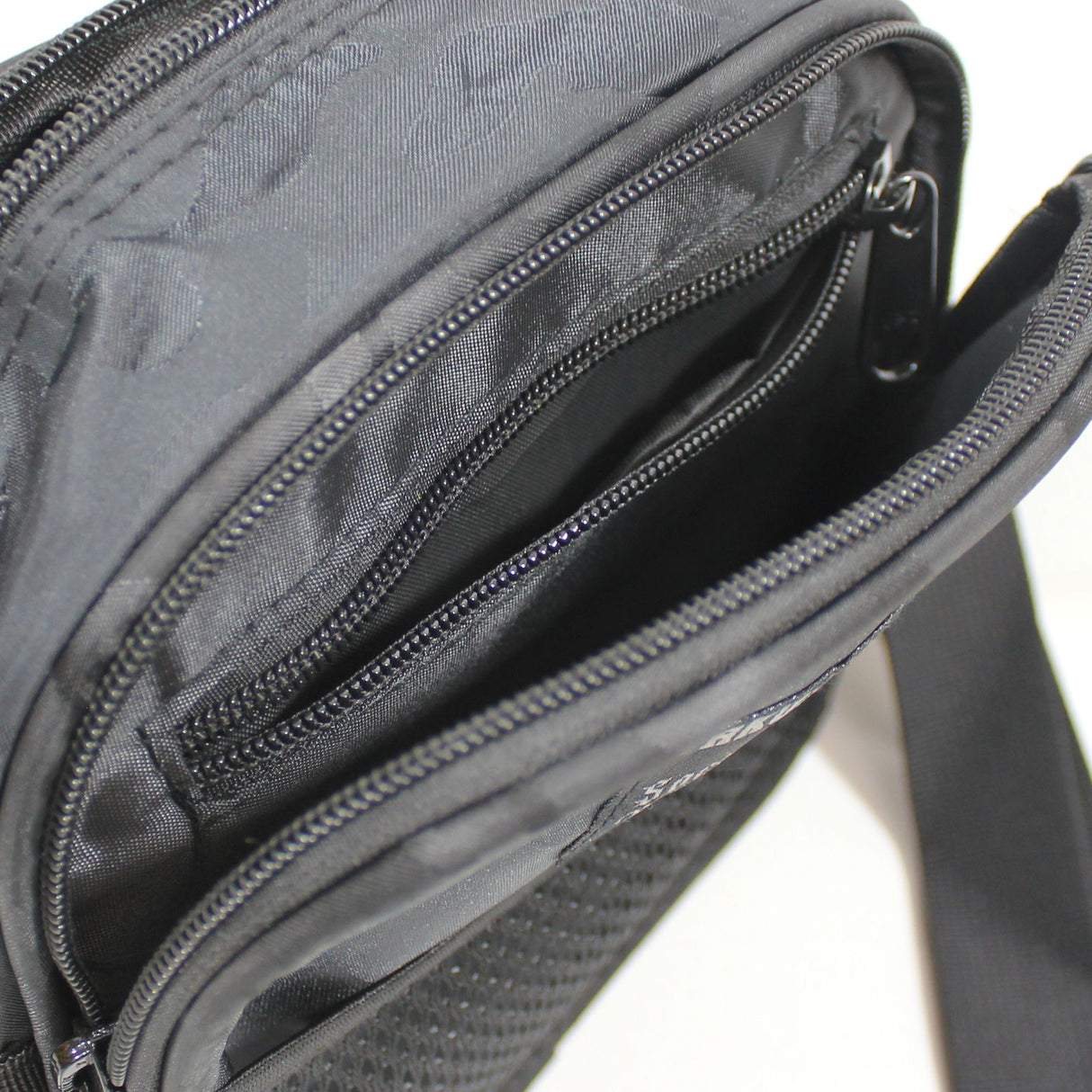 Taška přes rameno Yakuza Premium – černá camo, 3574